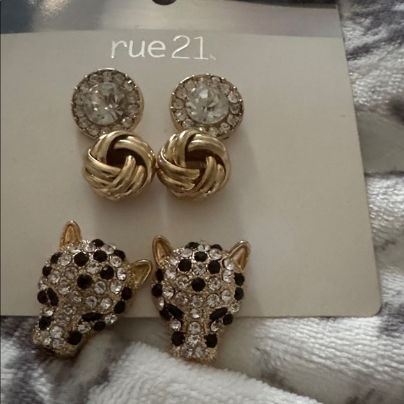 Leopard Earring Set - Picture 1 of 1